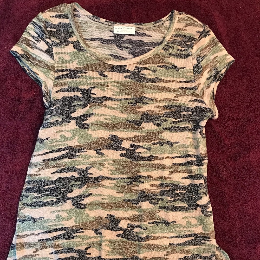 Women’s Camo medium top.